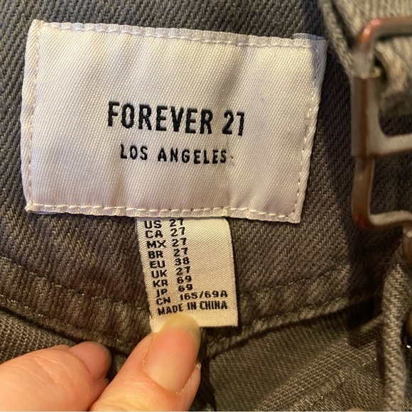 FOREVER 21 Women Olive Ripped Denim Overall Shorts Size 27 - Picture 7 of 7